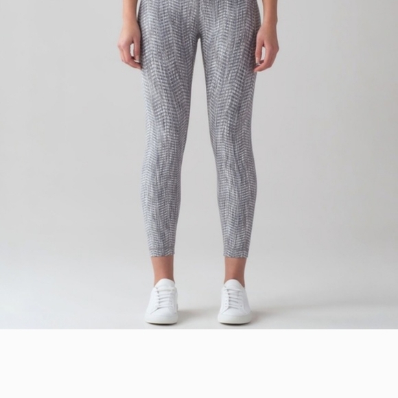 Lululemon • Wunder Under Hi-Rise Tight *Luon Arrow Jacquard 26.5” Size 8 - Picture 6 of 8